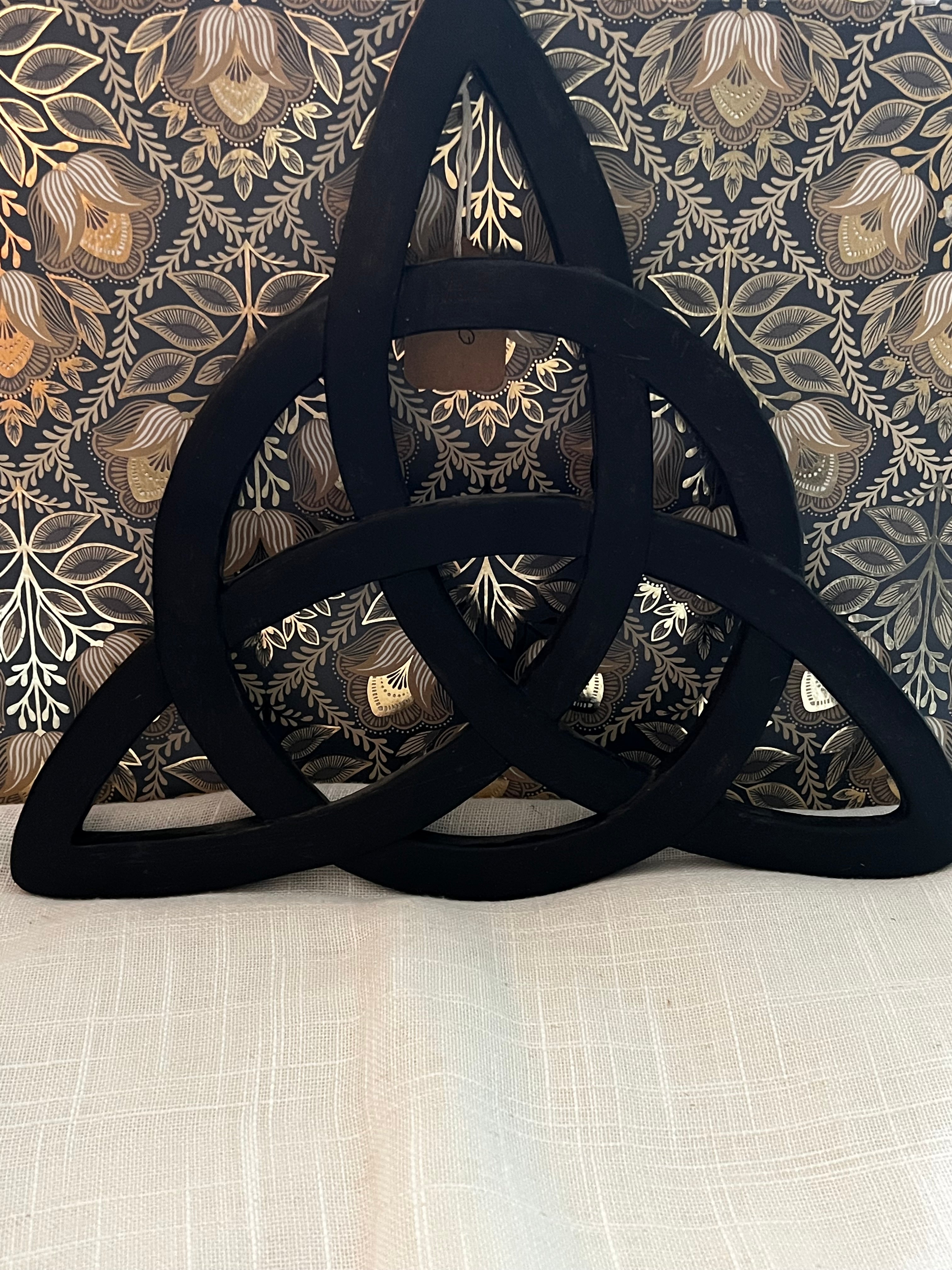 WITCH KNOT wall decor