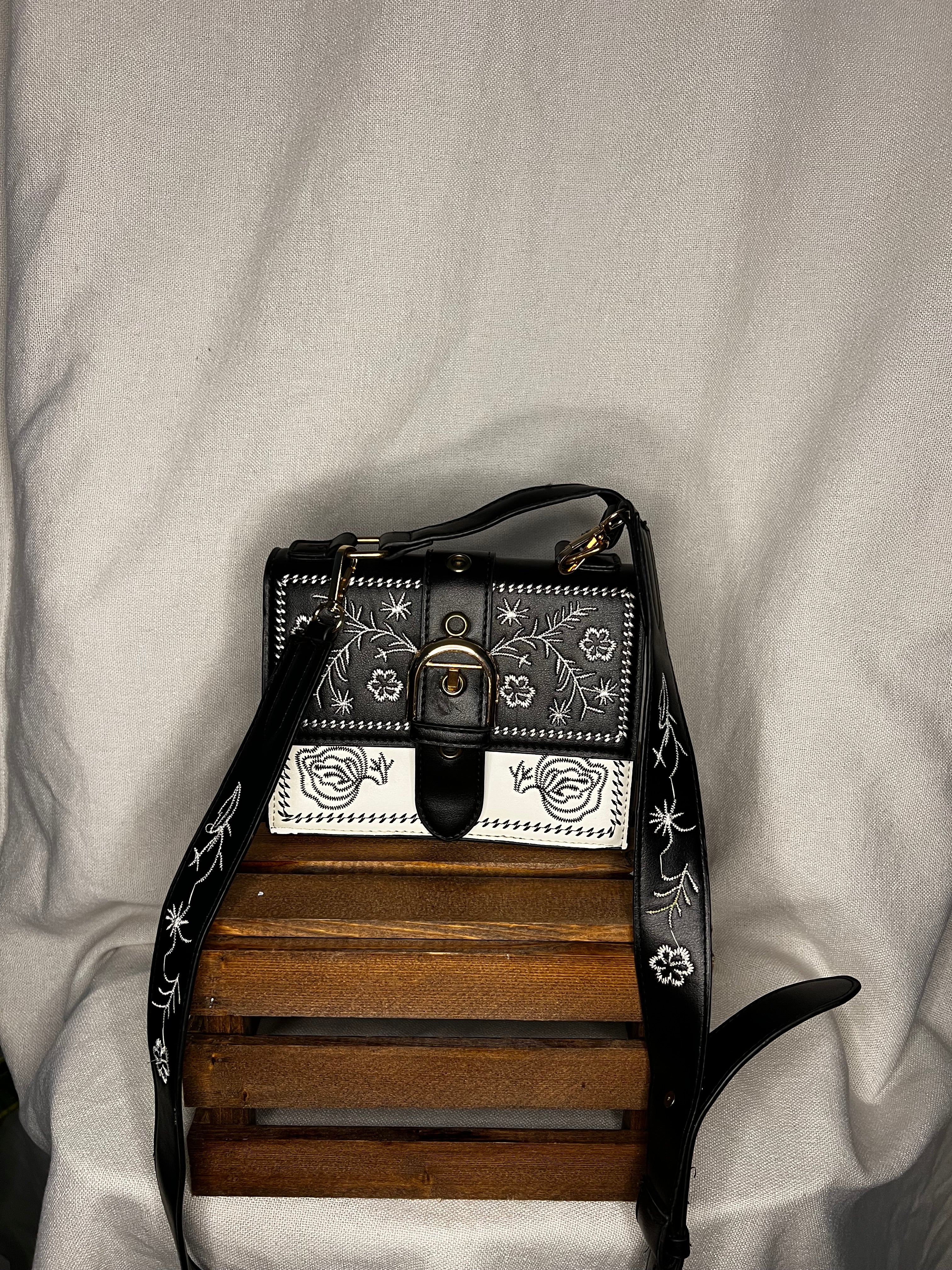 Black flowers hangbag